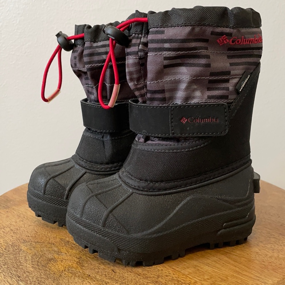 Kids Columbia snow boots size 7